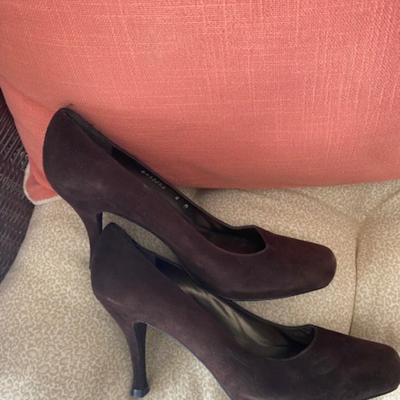 Stuart Weitzman Suede Heels Size 8M - Picture 2 of 3